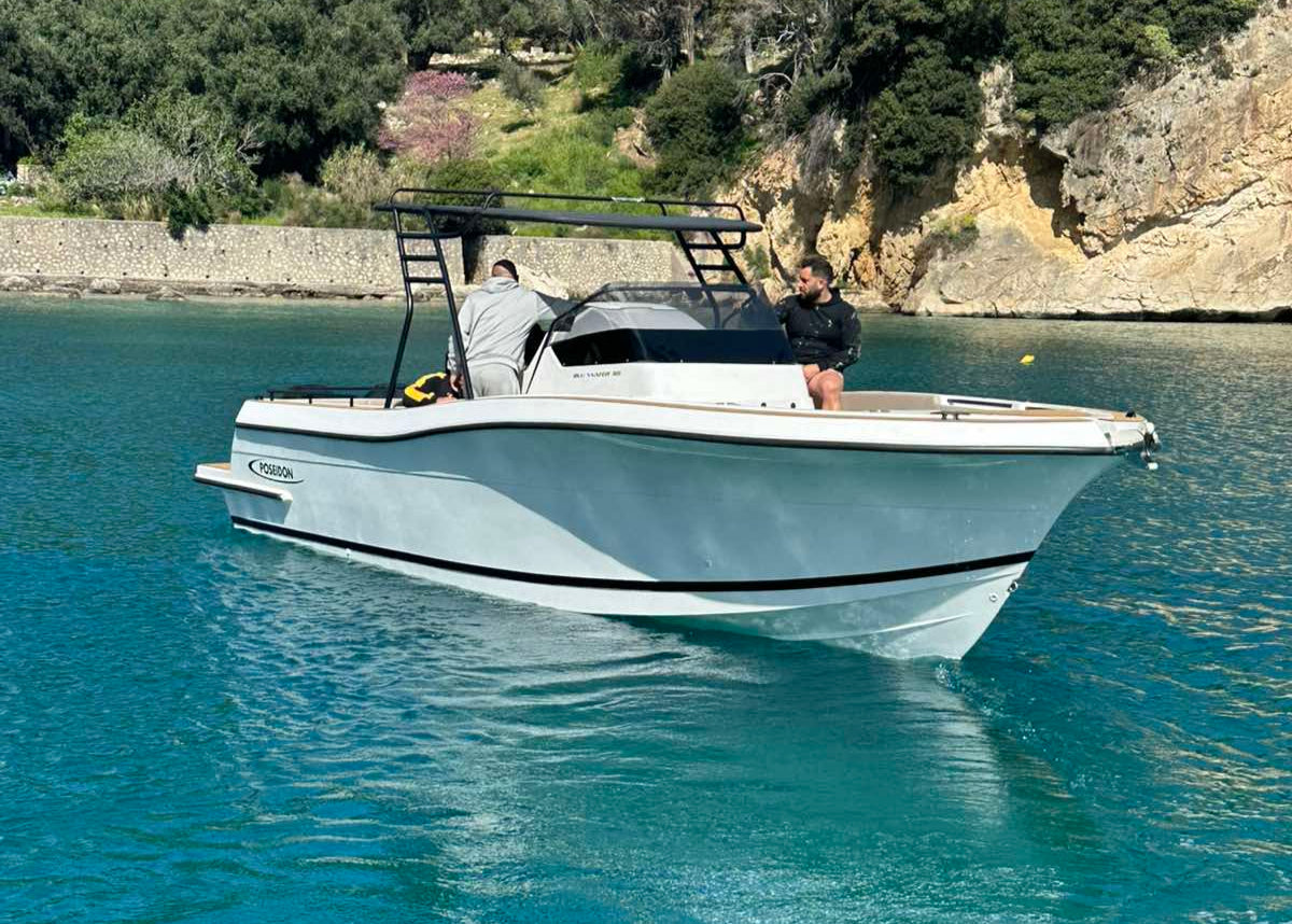 Poseidon Blu Water 300 + Honda Outboard