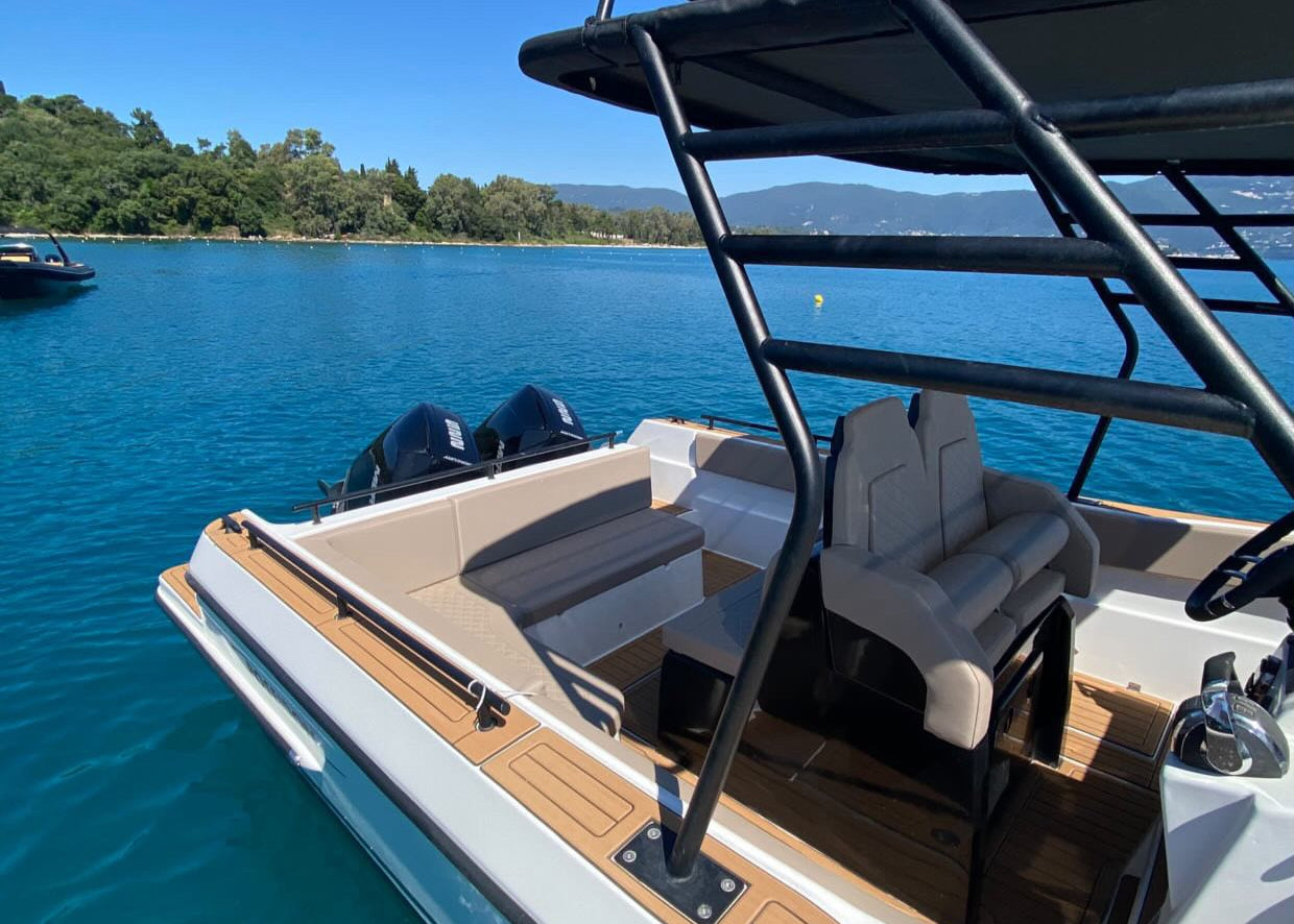 Poseidon Blu Water 300 + Honda Outboard