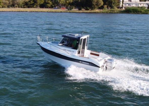 Poseidon King Fisher 570 + Honda Outboard