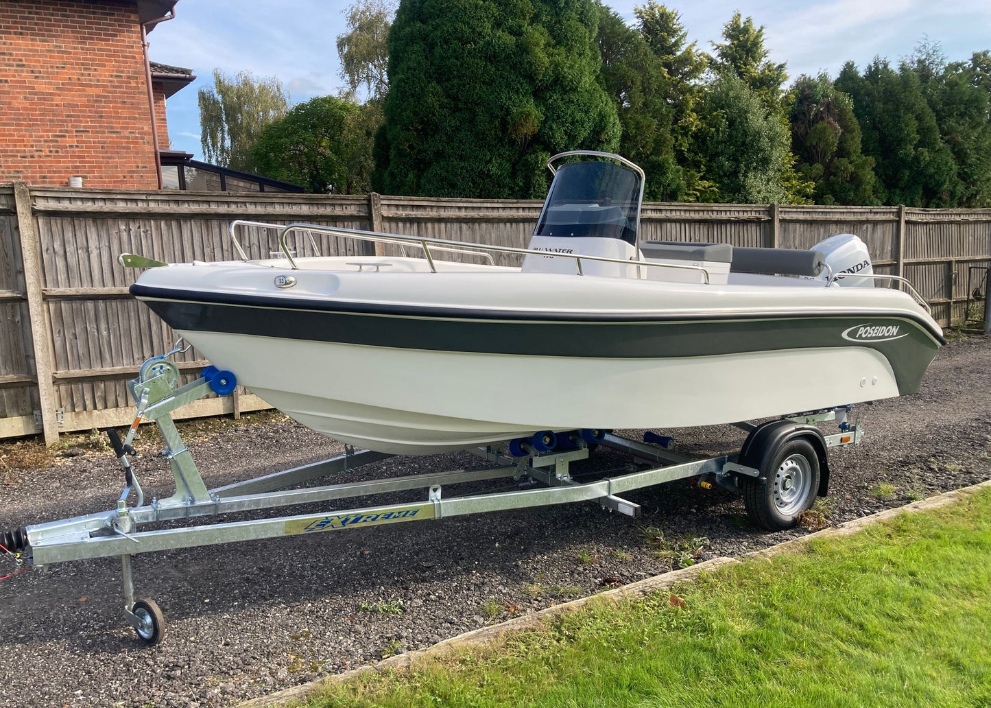 Poseidon Blu Water 170 + Honda Outboard