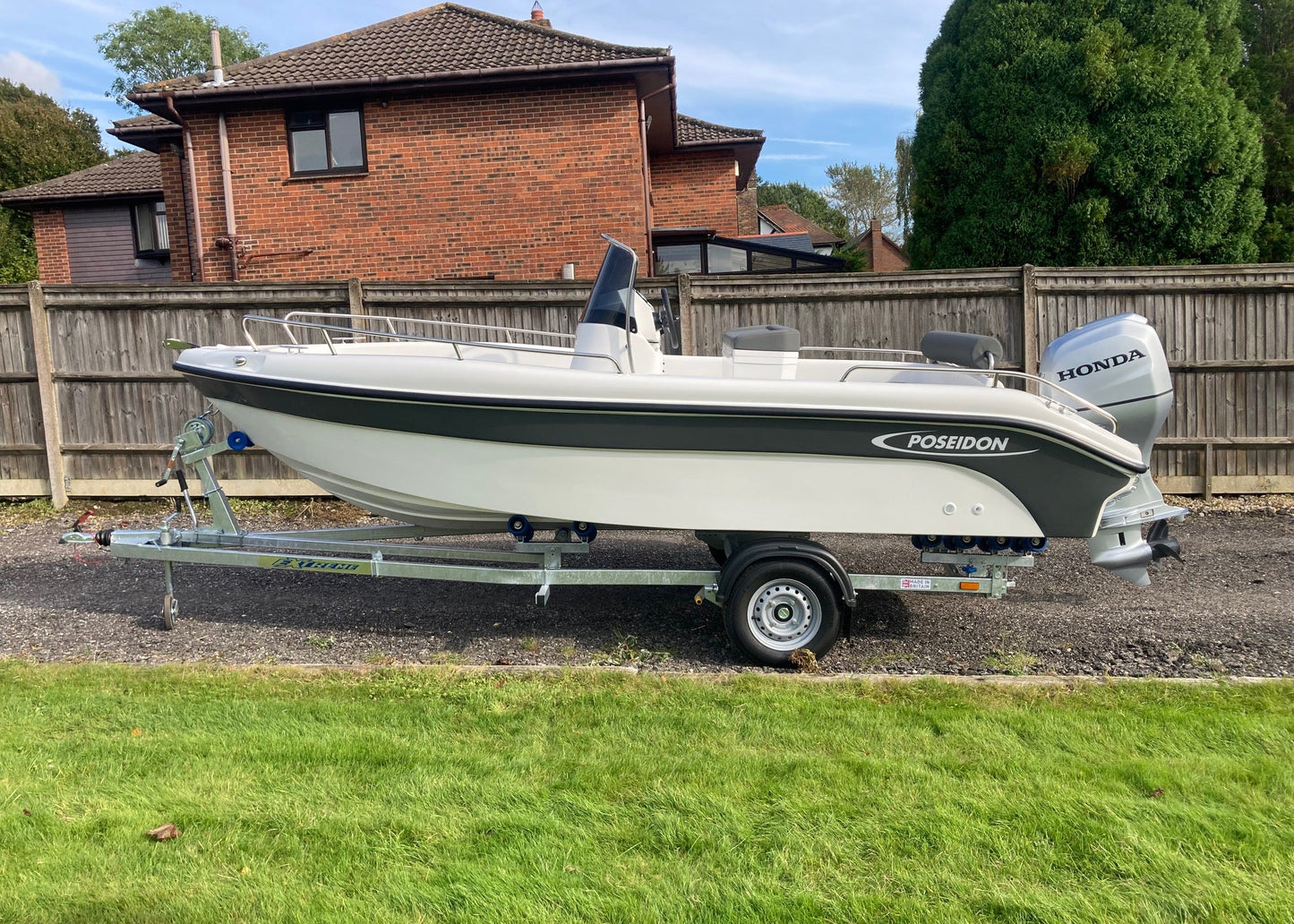 Poseidon Blu Water 170 + Honda Outboard