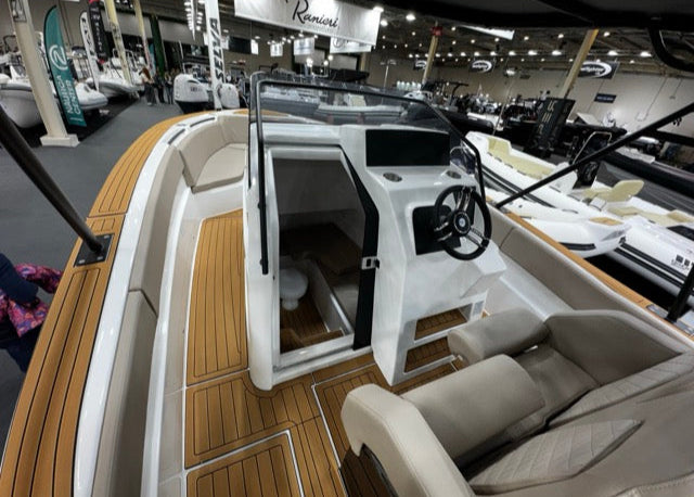 Poseidon Blu Water 300 + Honda Outboard