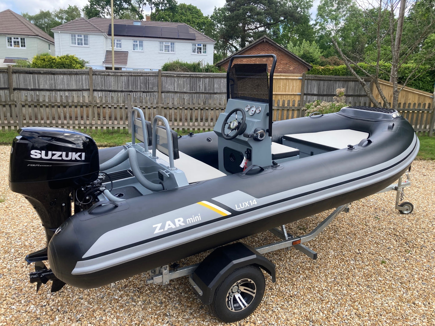 ZAR mini LUX 14 4.2m Console RIB + Honda Outboard