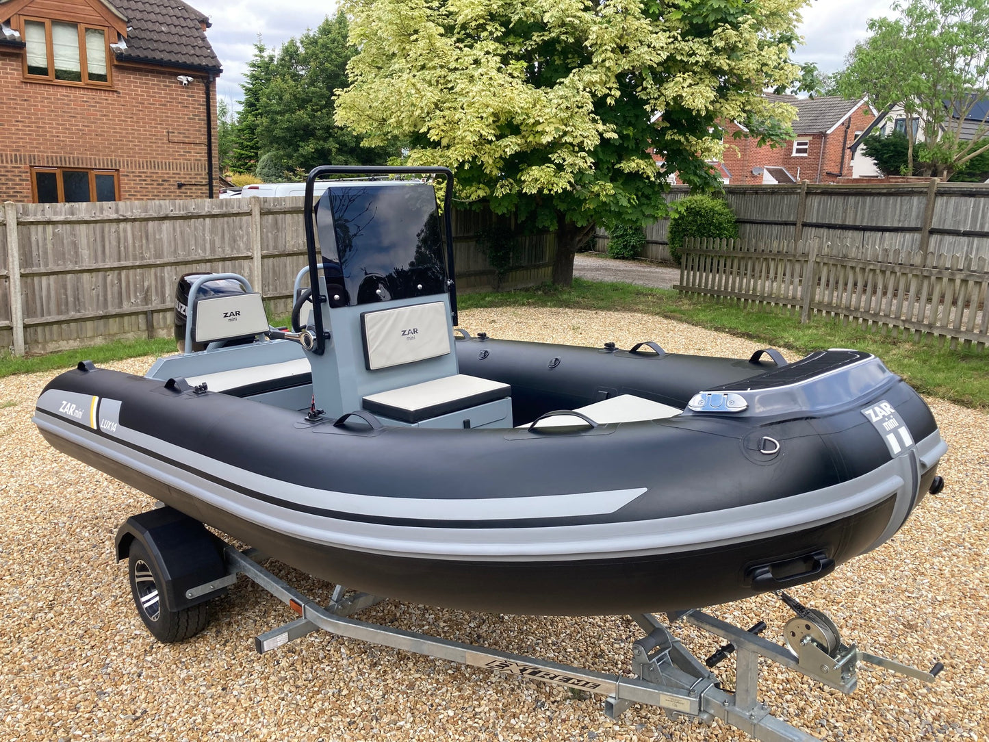 ZAR mini LUX 14 4.2m Console RIB + Honda Outboard