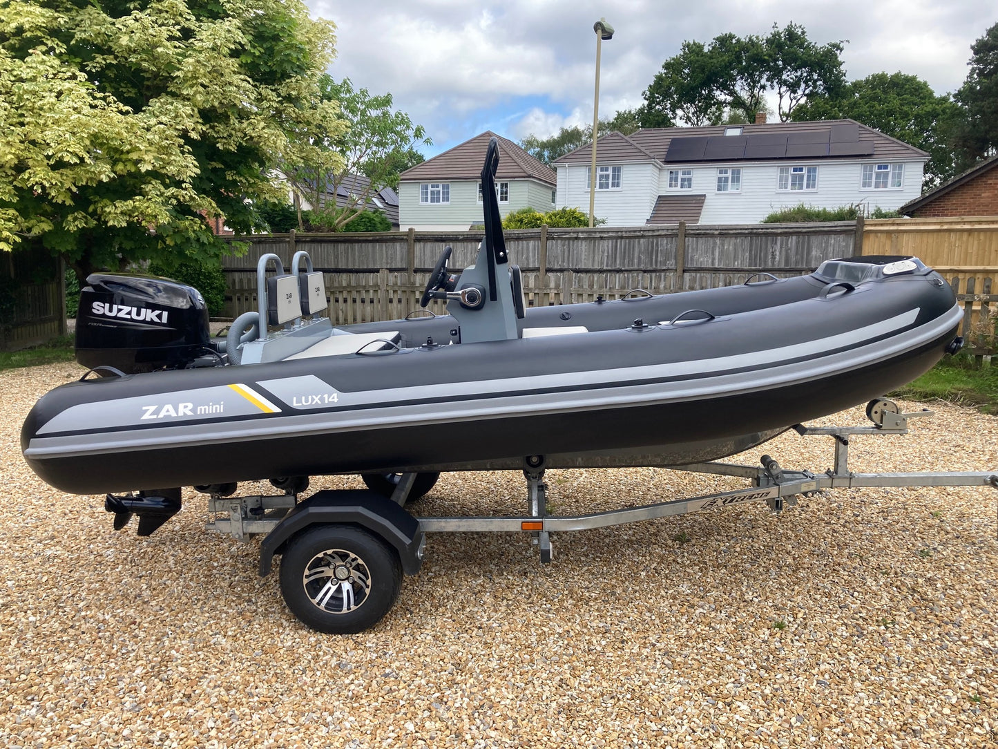 ZAR mini LUX 14 4.2m Console RIB + Honda Outboard