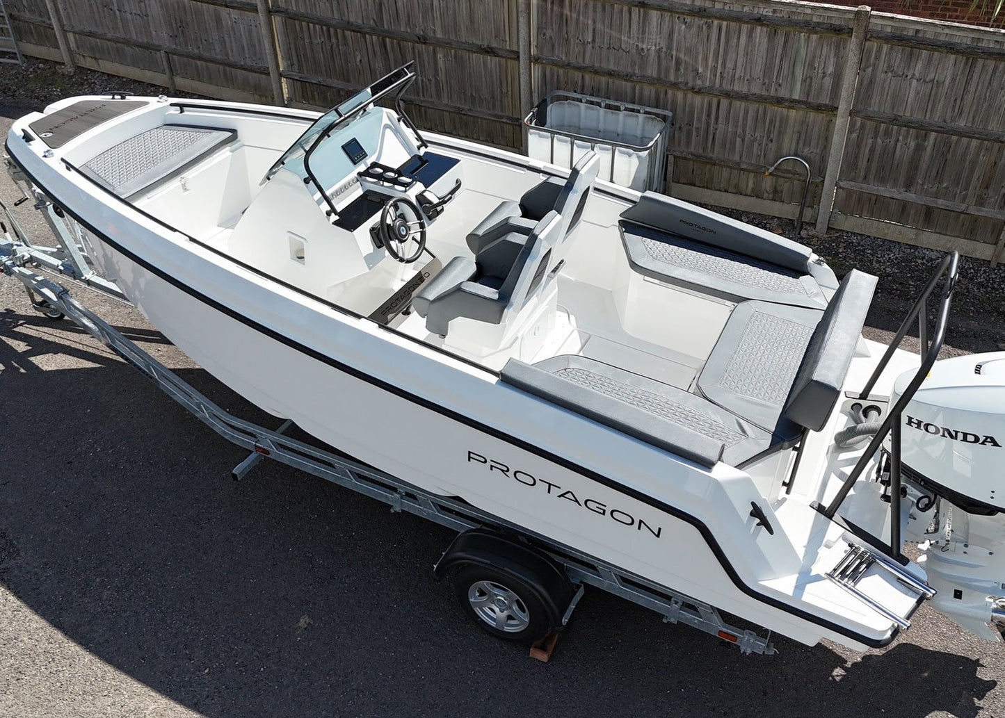 PROTAGON 20 + Honda Outboard