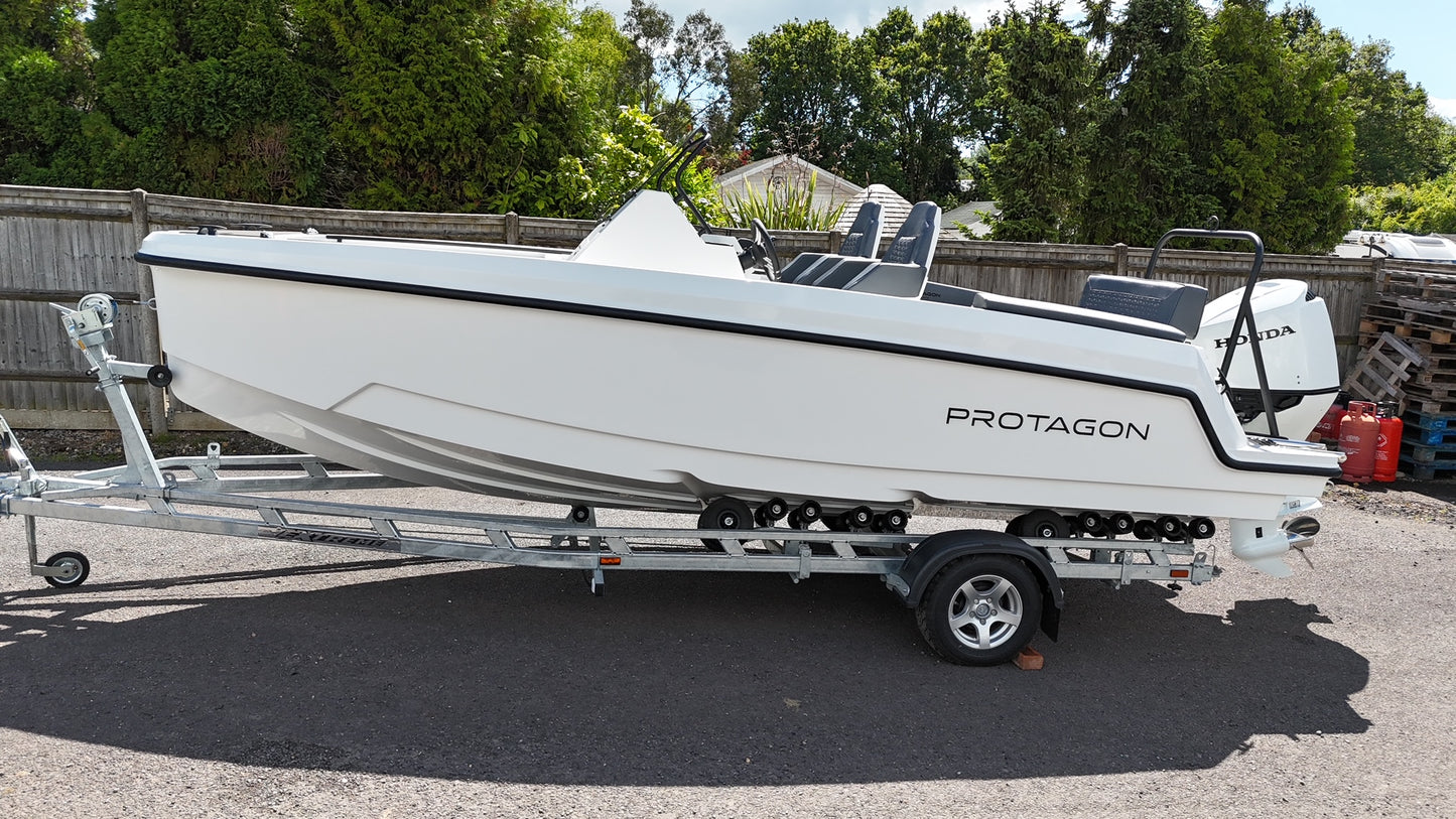 PROTAGON 20 + Honda Outboard