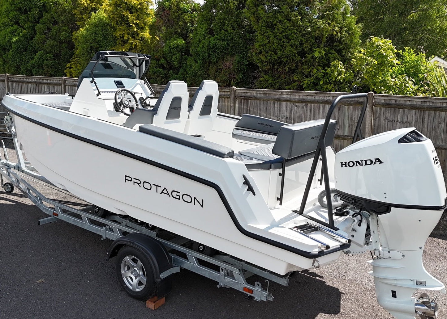 PROTAGON 20 + Honda Outboard