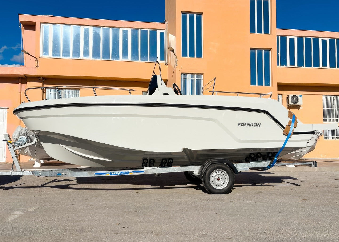 Poseidon Blu Water 210 + Honda Outboard