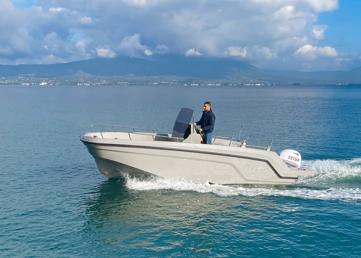 Poseidon Blu Water 210 + Honda Outboard