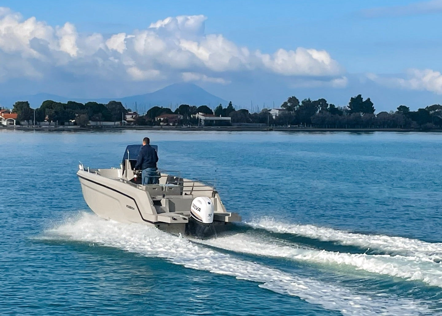 Poseidon Blu Water 210 + Honda Outboard