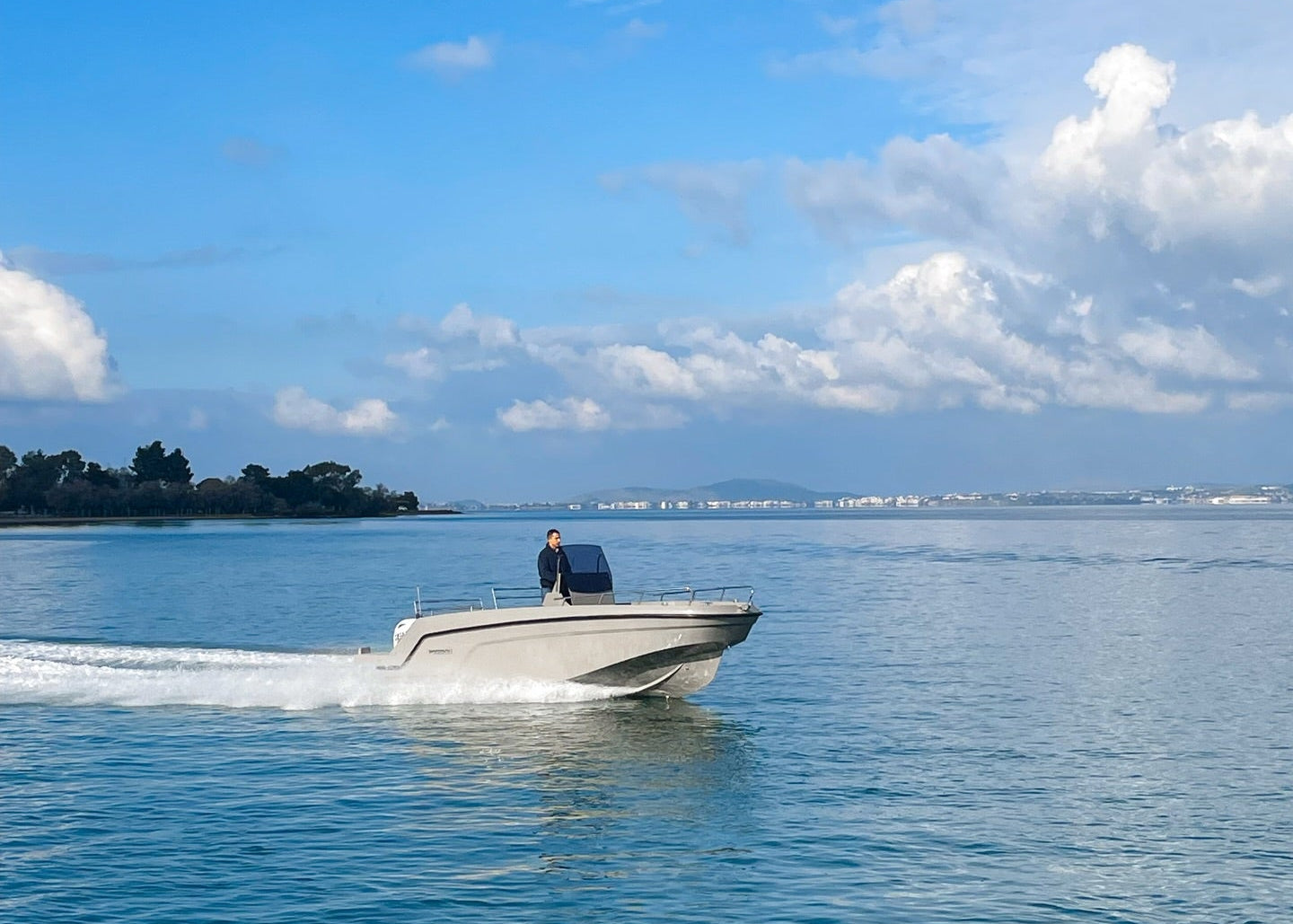 Poseidon Blu Water 210 + Honda Outboard