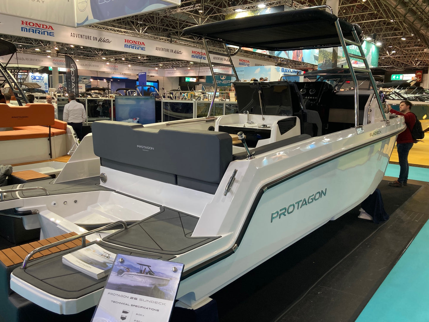 PROTAGON 25 Sundeck + Honda Outboard