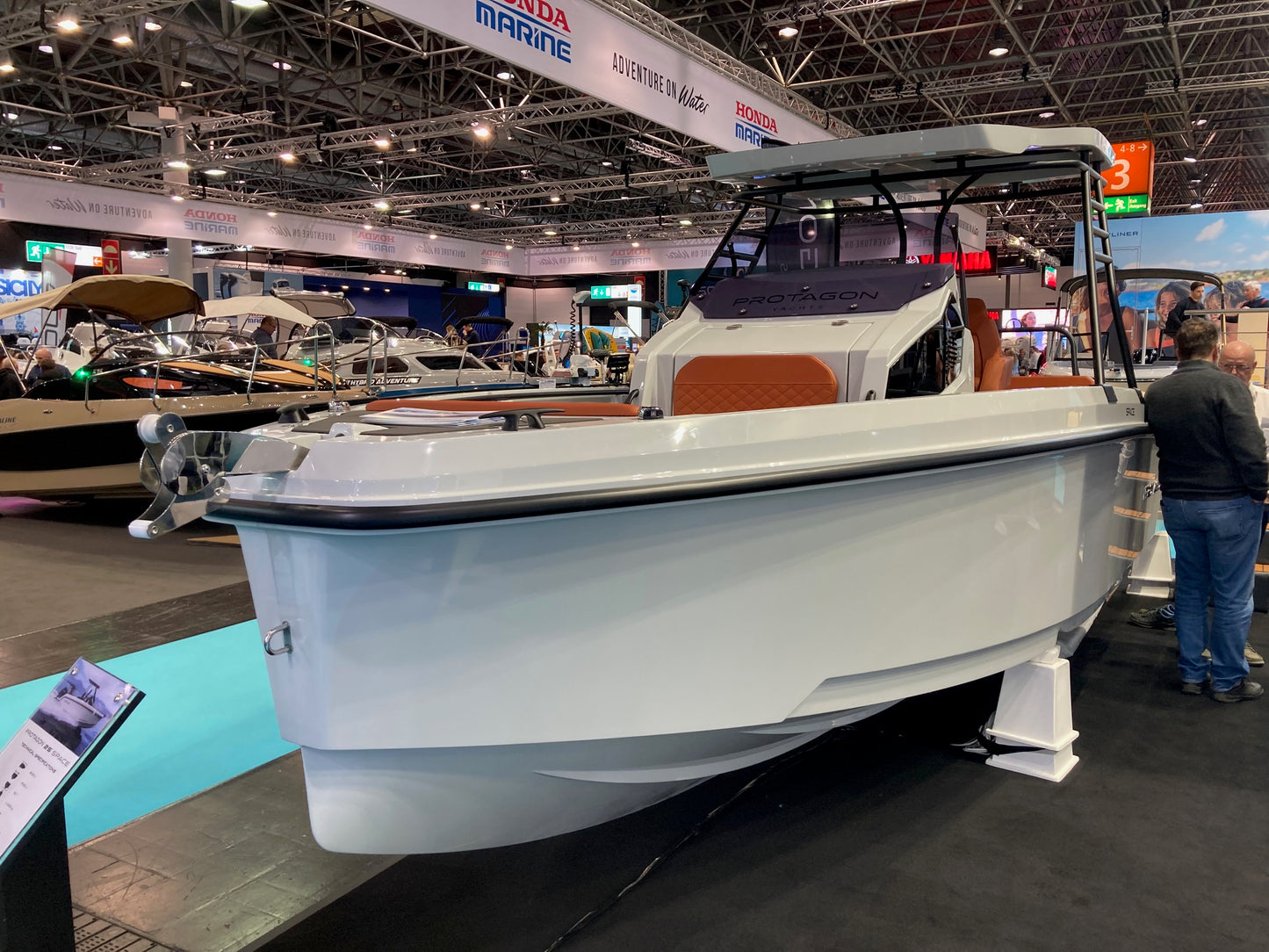 PROTAGON 25 Space + Honda Outboard