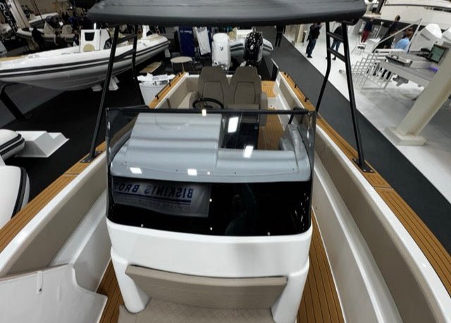 Poseidon Blu Water 300 + Honda Outboard - BOATSMART