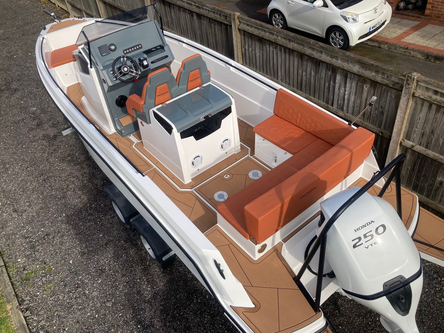 PROTAGON 25 SPACE + HONDA BF 250 XDU - BOATSMART