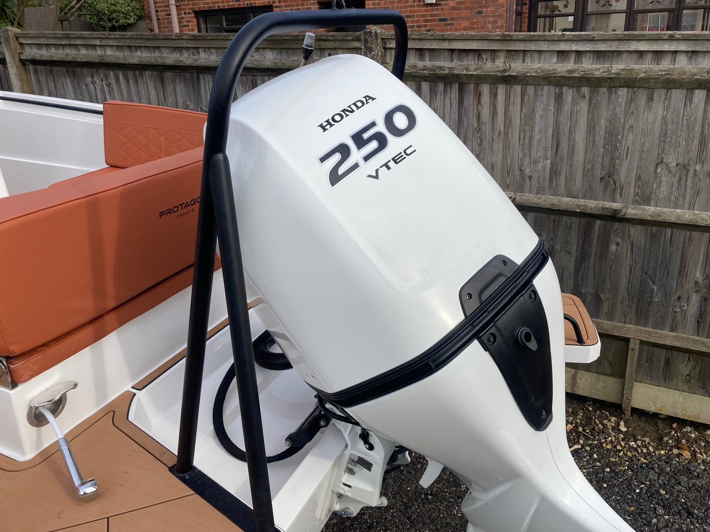 PROTAGON 25 SPACE + HONDA BF 250 XDU - BOATSMART