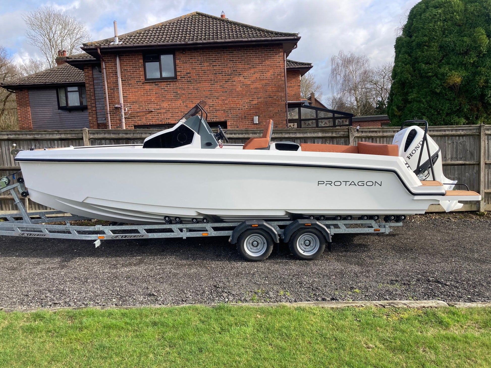 PROTAGON 25 SPACE + HONDA BF 250 XDU - BOATSMART