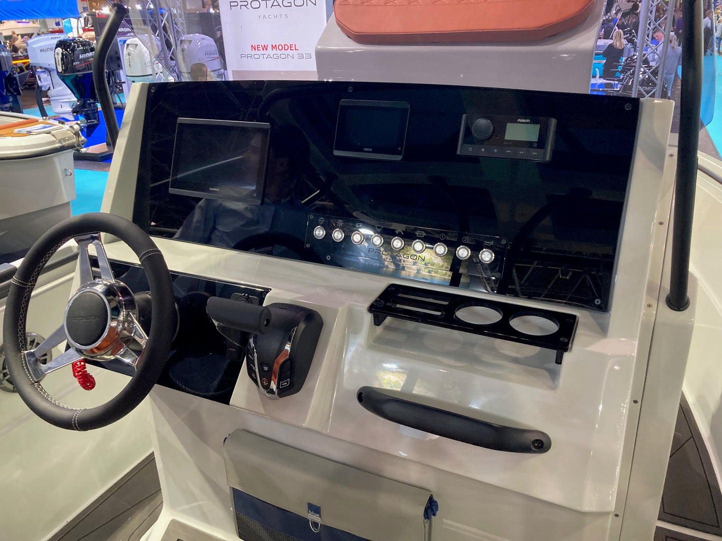 PROTAGON 25 Space + Honda Outboard - BOATSMART