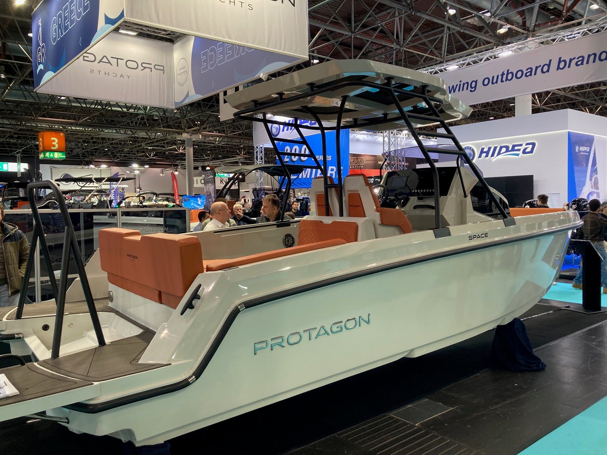 PROTAGON 25 Space + Honda Outboard - BOATSMART