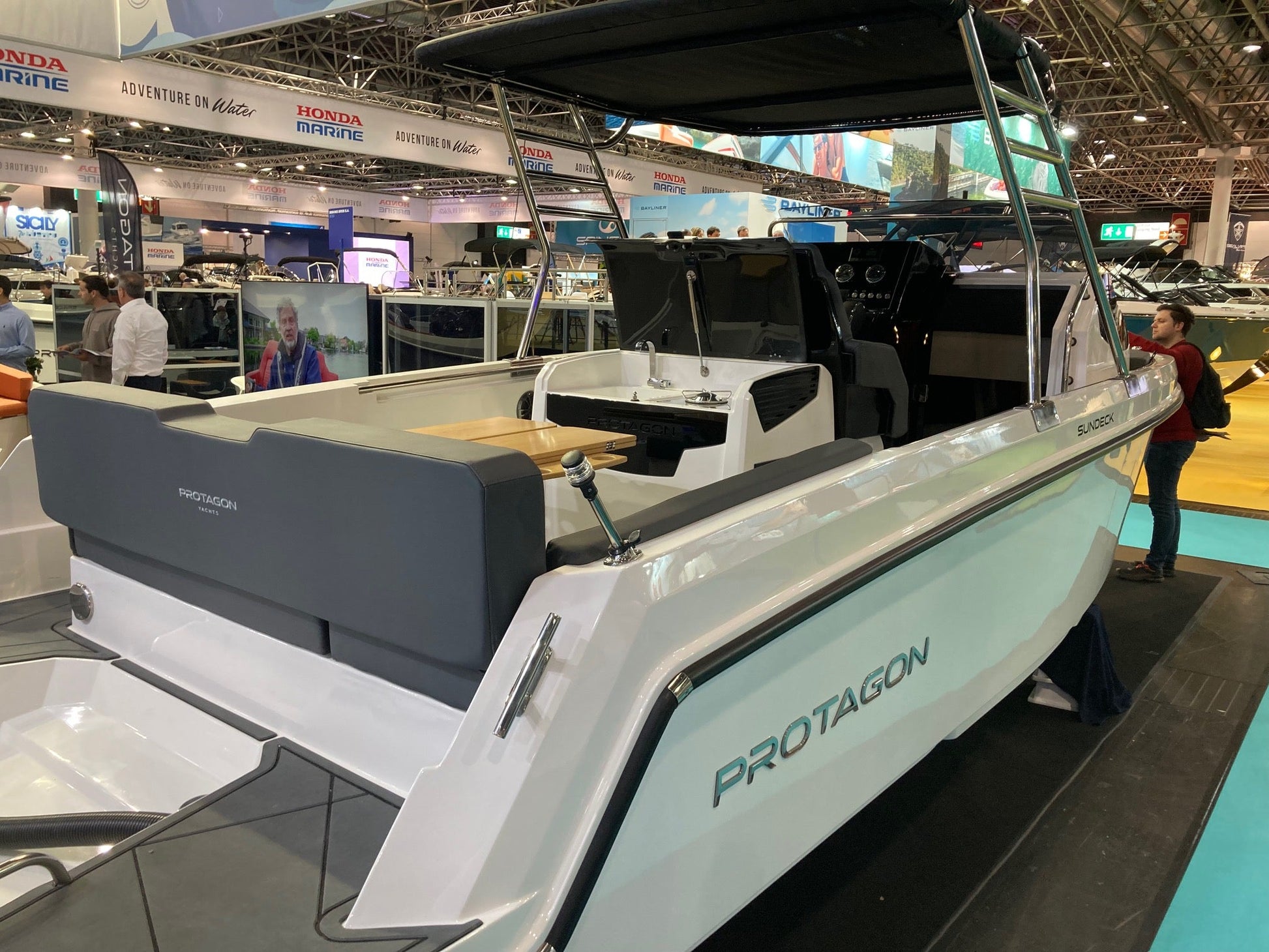 PROTAGON 25 Sundeck + Honda Outboard - BOATSMART