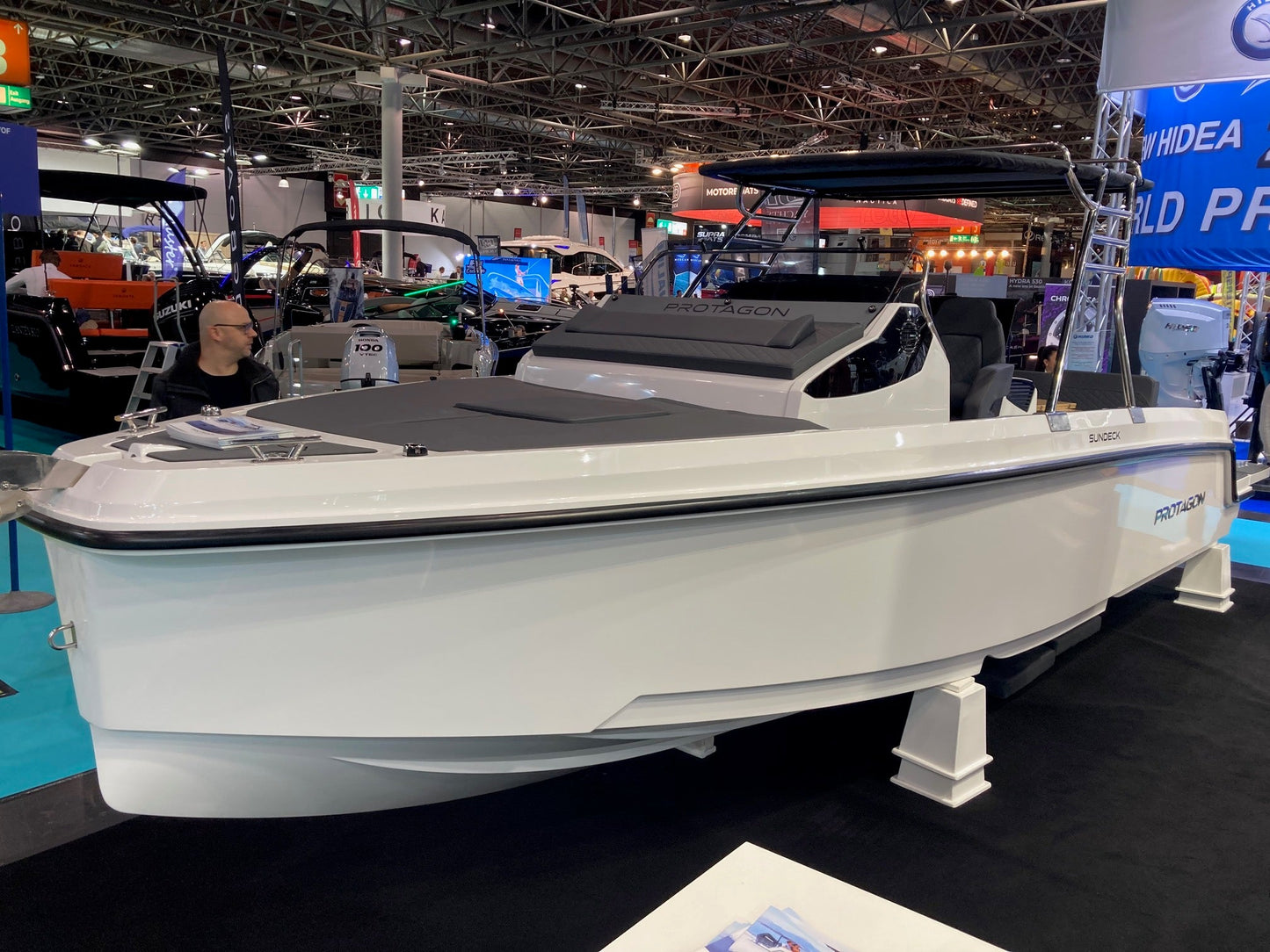 PROTAGON 25 Sundeck + Honda Outboard - BOATSMART