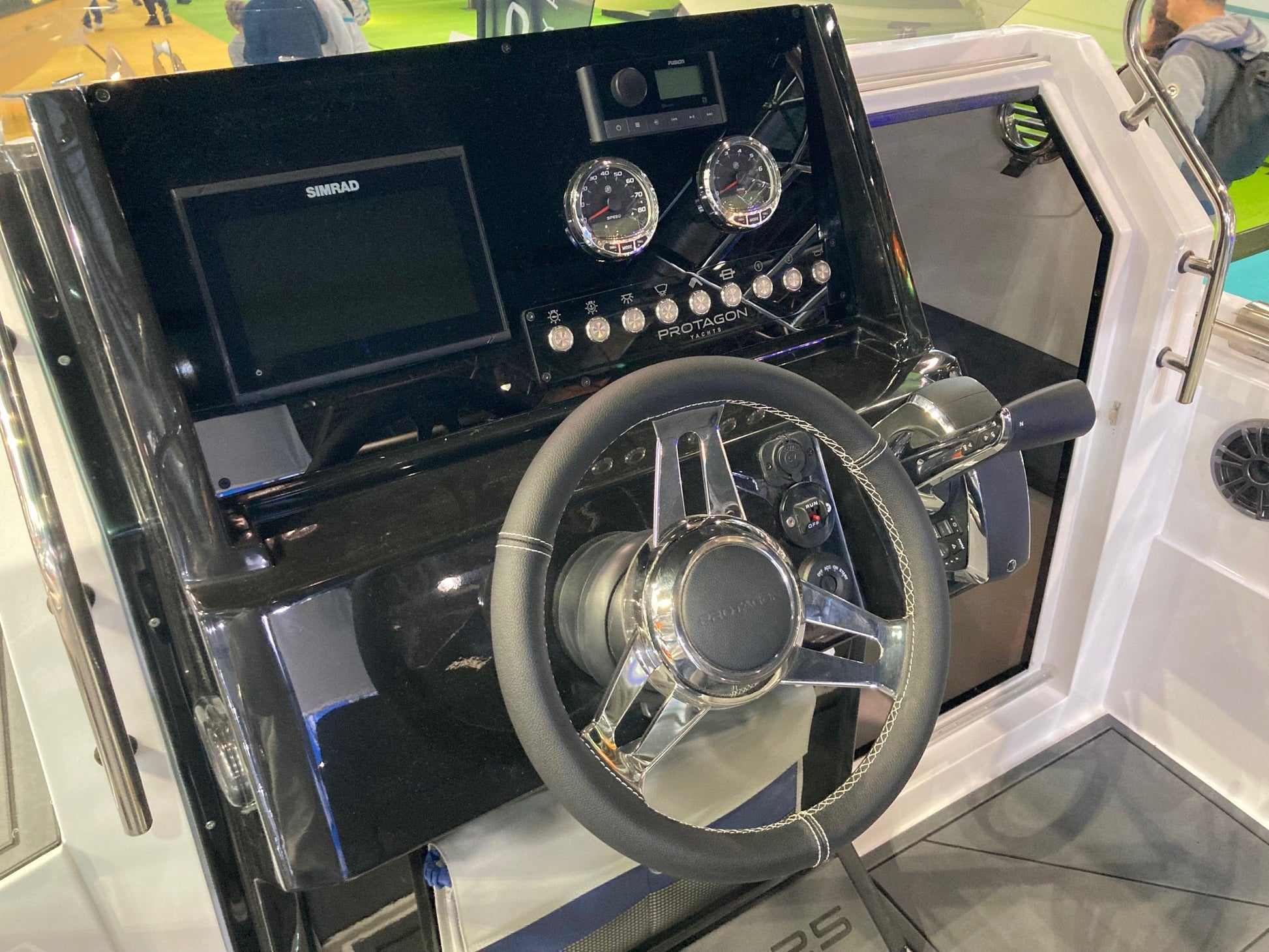 PROTAGON 25 Sundeck + Honda Outboard - BOATSMART