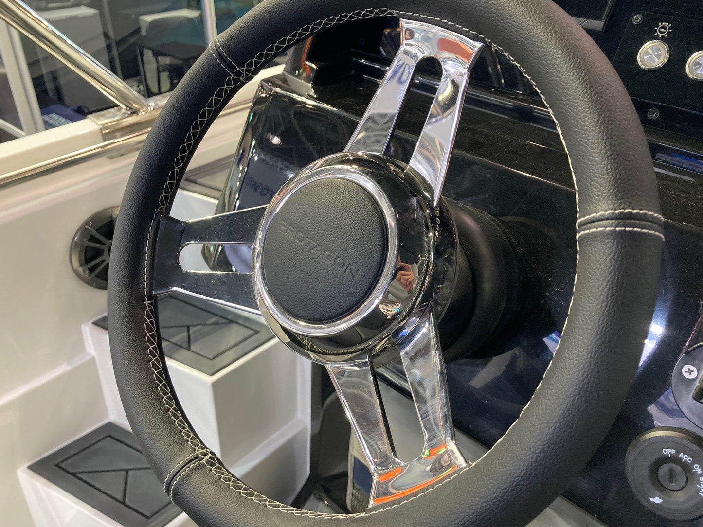 PROTAGON 25 Sundeck + Honda Outboard - BOATSMART