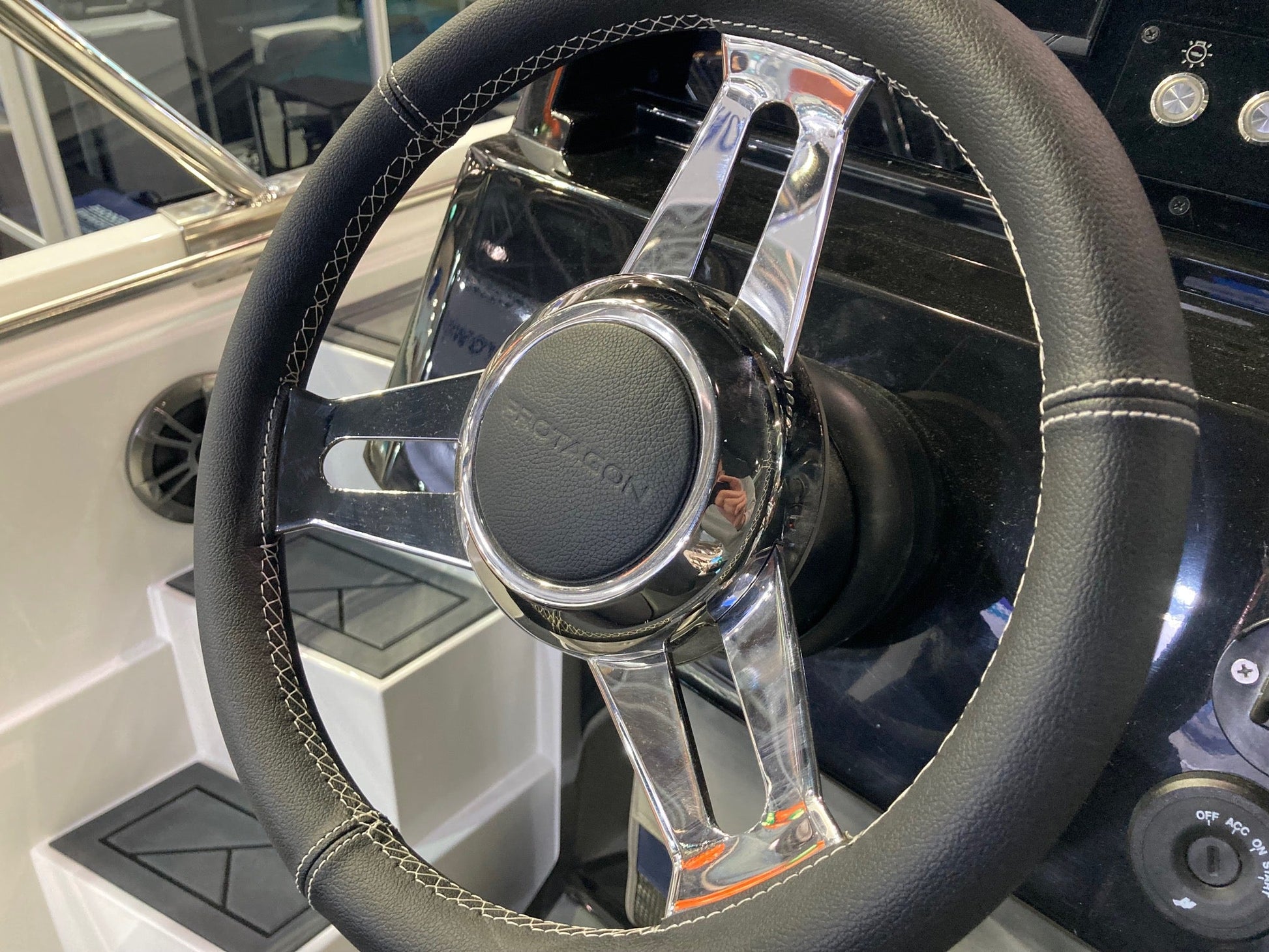 PROTAGON 25 Sundeck + Honda Outboard - BOATSMART