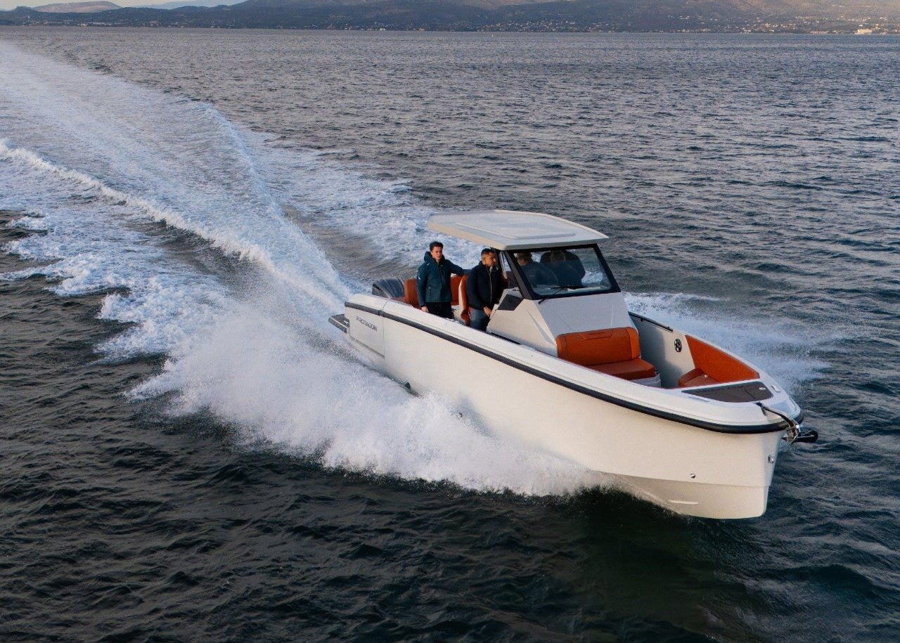 PROTAGON 33 Hard Top + Honda Outboard - BOATSMART